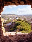 Obidos, vue au travers de la muraille